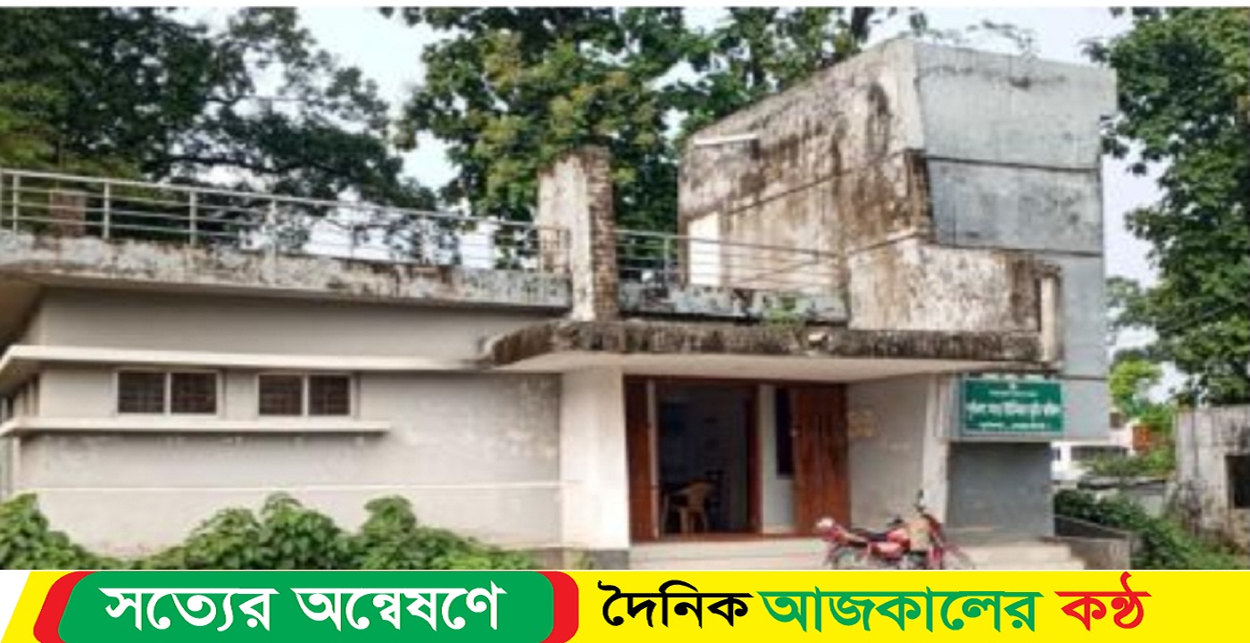 নেত্রকোনার পূর্বধলায় ভূমি অফিসে জাতীয় পতাকা উত্তোলনে অবহেলা