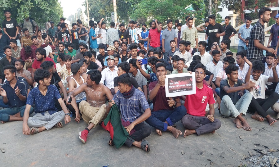 ঠাকুরগাঁওয়ে ৮ মামলায় ২ হাজার ৫শত আসামি গ্রেফতারের আতঙ্কে ঘর ছাড়া অনেকে