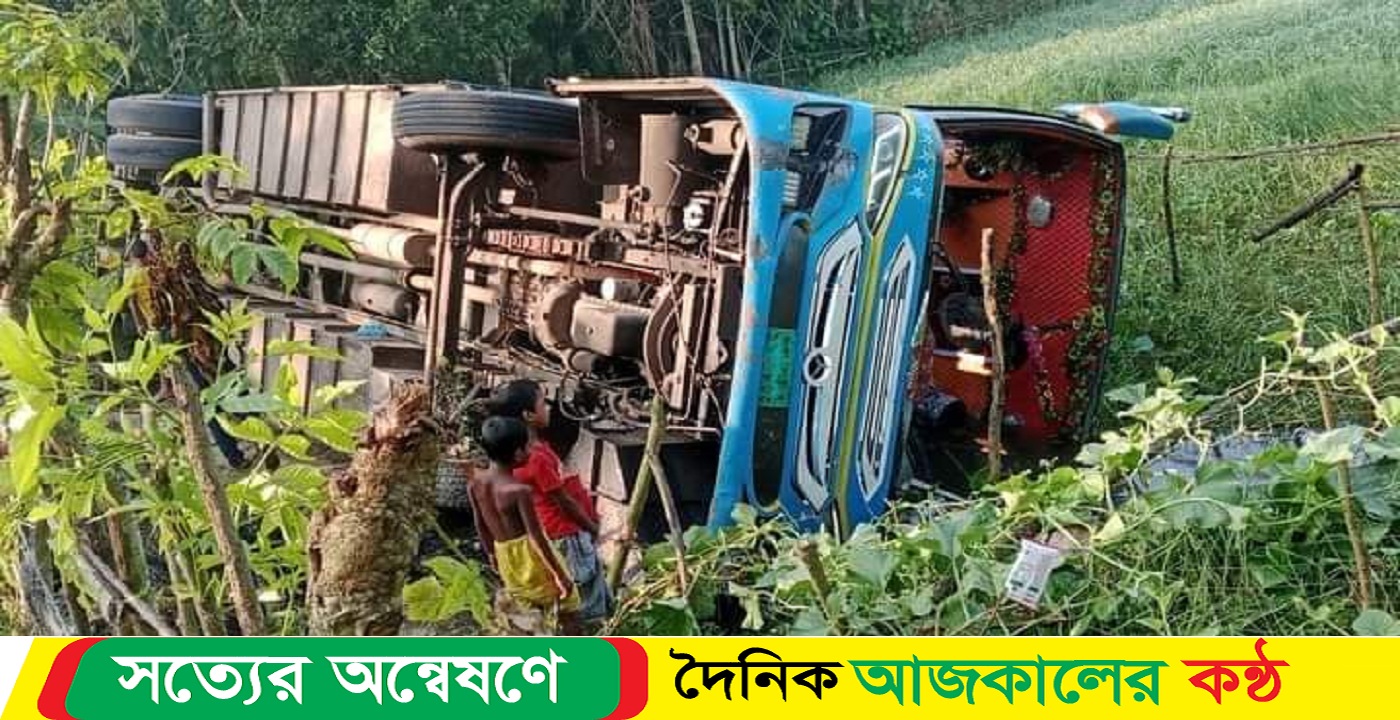বামনায় বাস উল্টে খাদে আহত ৬ জন