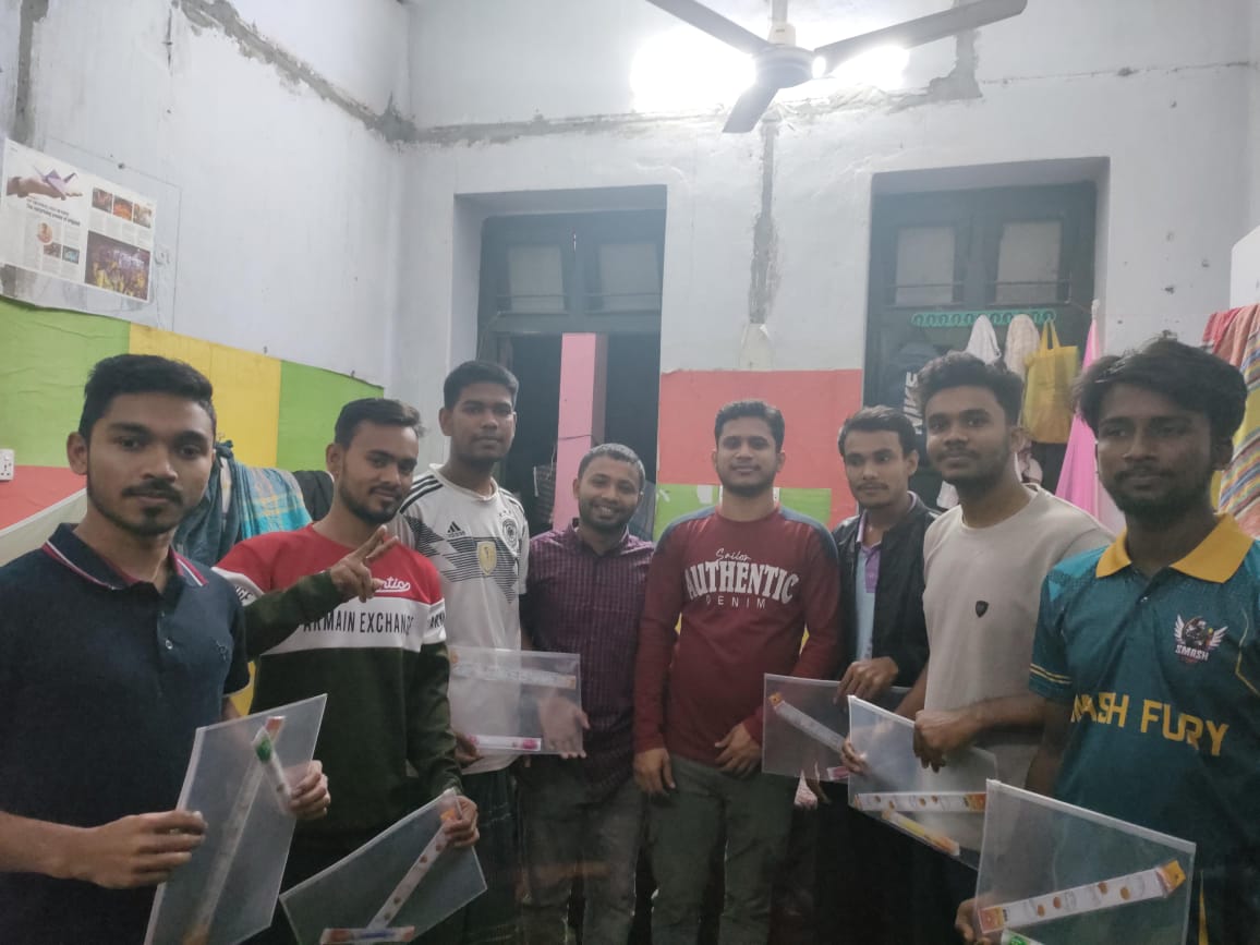 অনার্স ১ম বর্ষ ফাইনাল পরীক্ষায় অংশগ্রহণকারী ছাত্রদের মাঝে ছাত্রদলের পক্ষ থেকে পরীক্ষার উপকরণ বিতরণ