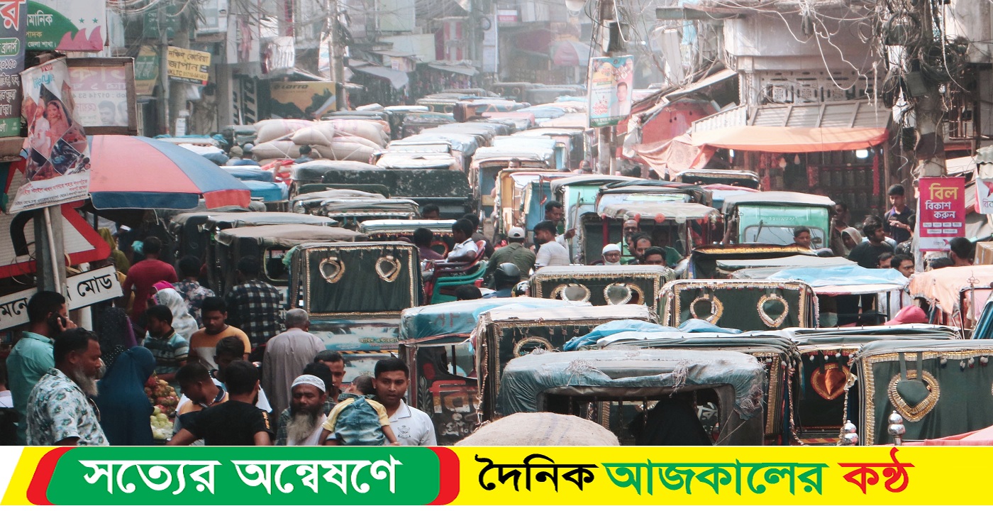 সড়কে যানজট নিরসন ও শহরে শৃঙ্খলা ফেরাতে নওগাঁয় বিশেষ অভিযান শুরু