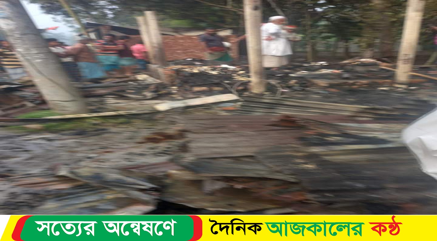 নোয়াখালীতে অগ্নিকান্ডে ৯টি দোকান পুড়ে ছাই