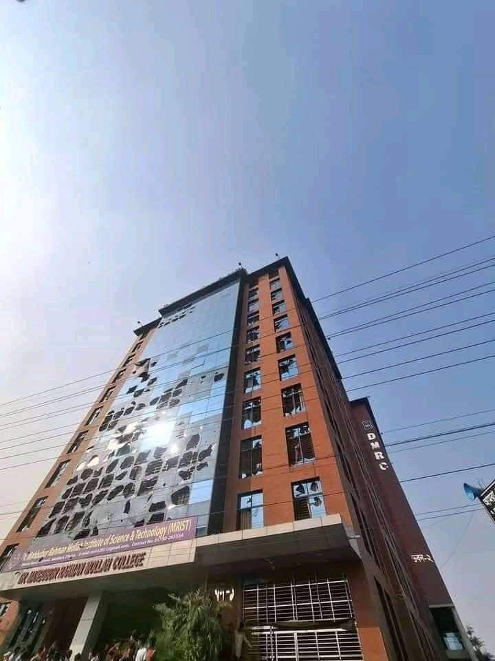 রাজধানীর সোহরাওয়ার্দী, কবি নজরুল ও মোল্লা কলেজের শিক্ষার্থীদের ত্রিমুখী  সং’ঘ’র্ষ