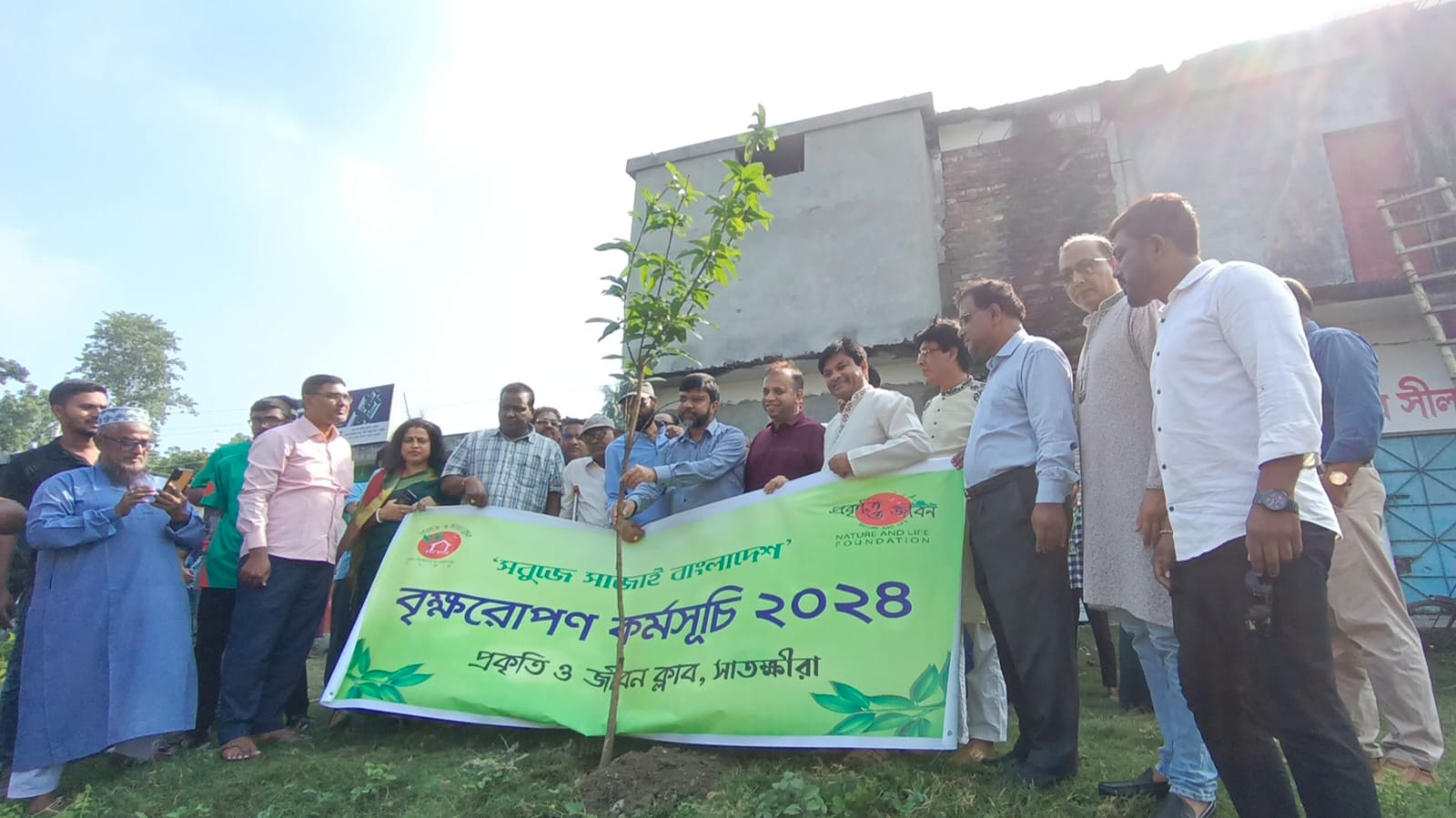 সাতক্ষীরা প্রেস উদ্যানে বৃক্ষরোপন কর্মসূচি উদ্বোধন