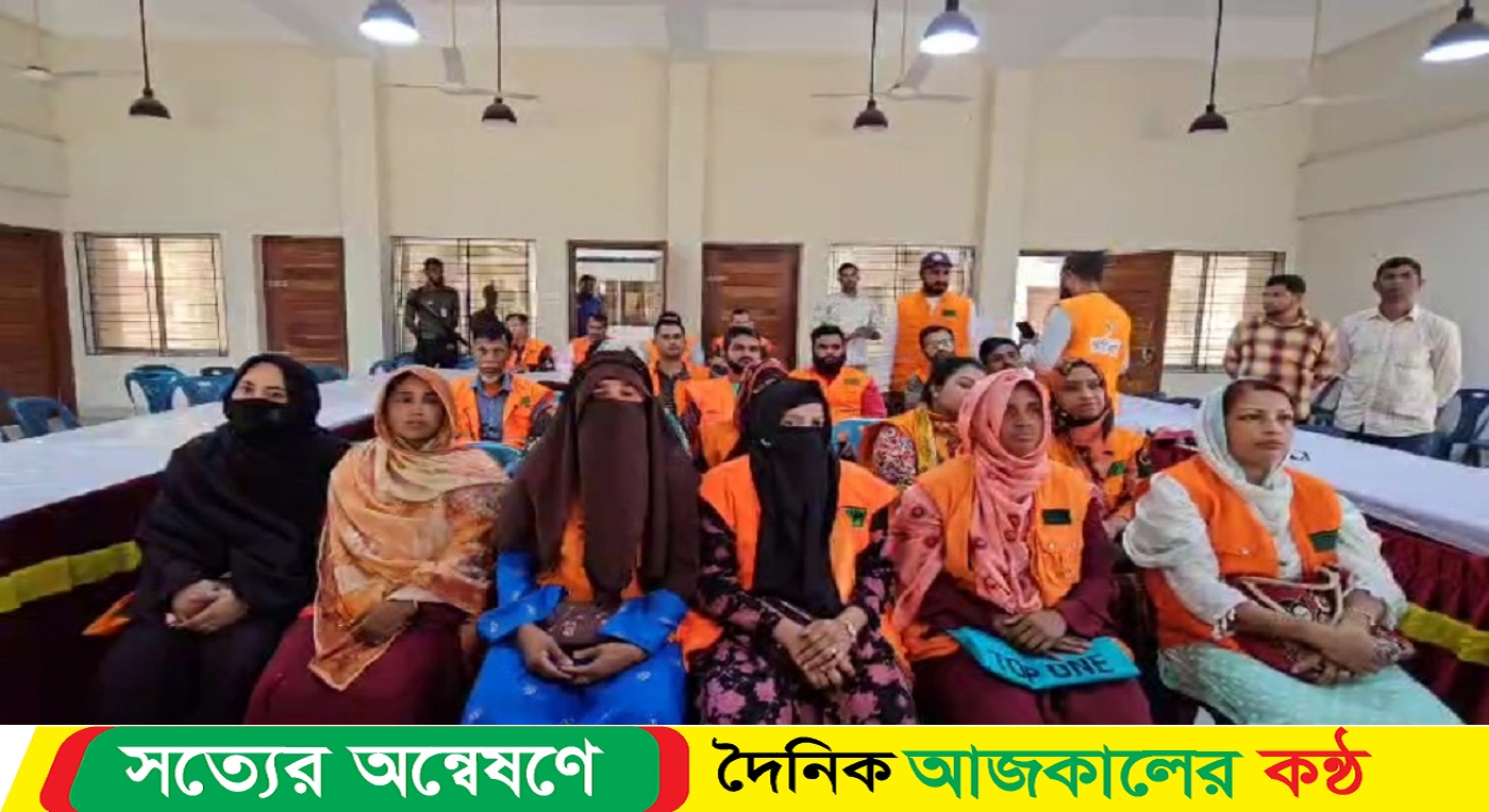 গলাচিপায় সিপিপি সেচ্ছাসেবকদের মাঝে সাংকেতিক যন্ত্রপাতি ও গিয়ার বিতরণ