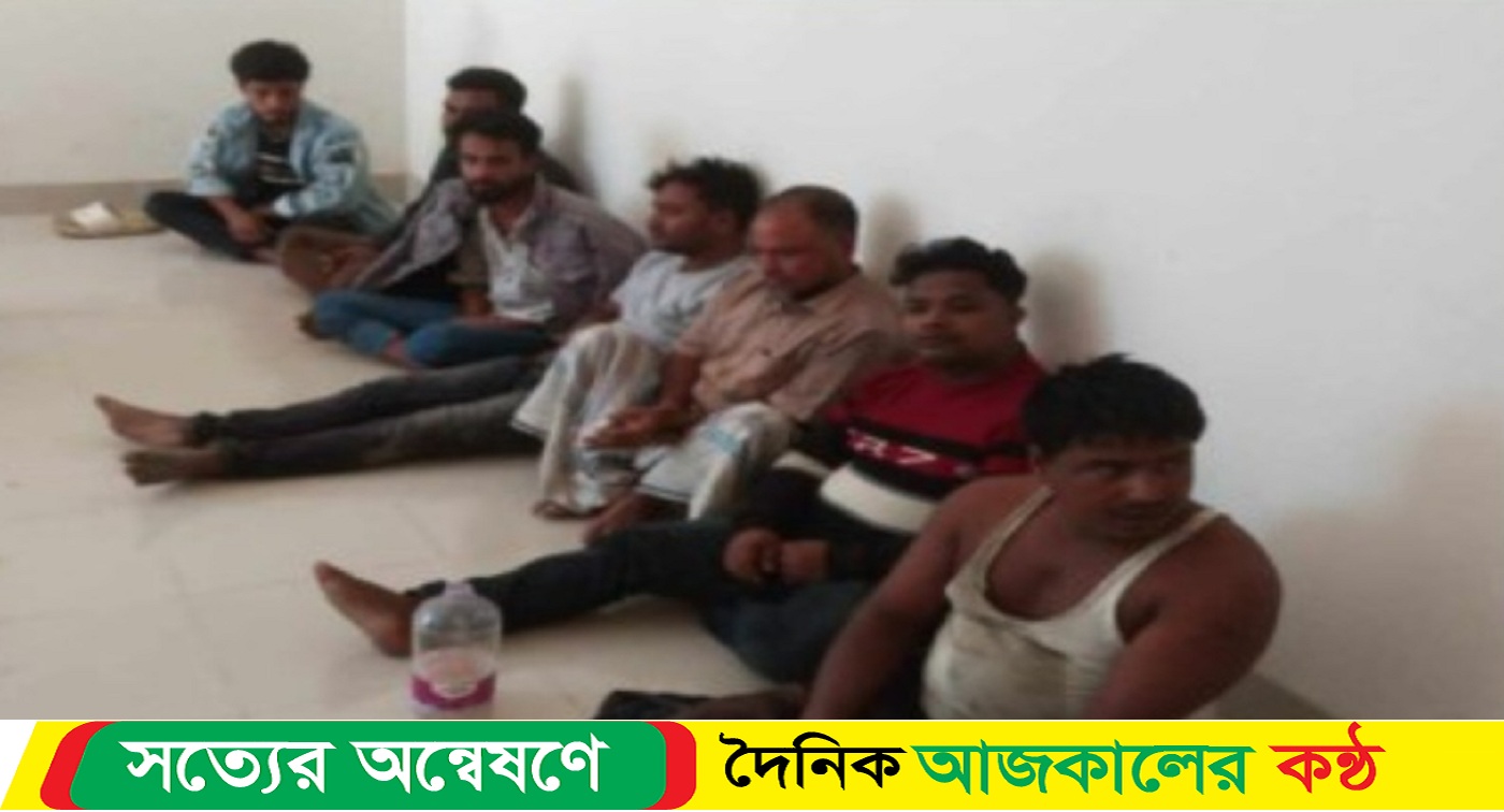 নেত্রকোনার কেন্দুয়ায় জুয়ার আসরে হানা, জুয়াড়িরা ঘিরে ধরলে সেনাবাহিনীর ফাঁকা গুলি