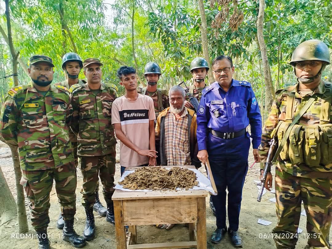 কুমিল্লার মুরাদনগরে যৌথবাহিনীর অভিযানে ১ কেজি গাঁজা সহ দুই মাদকব্যবসায়ী আটক