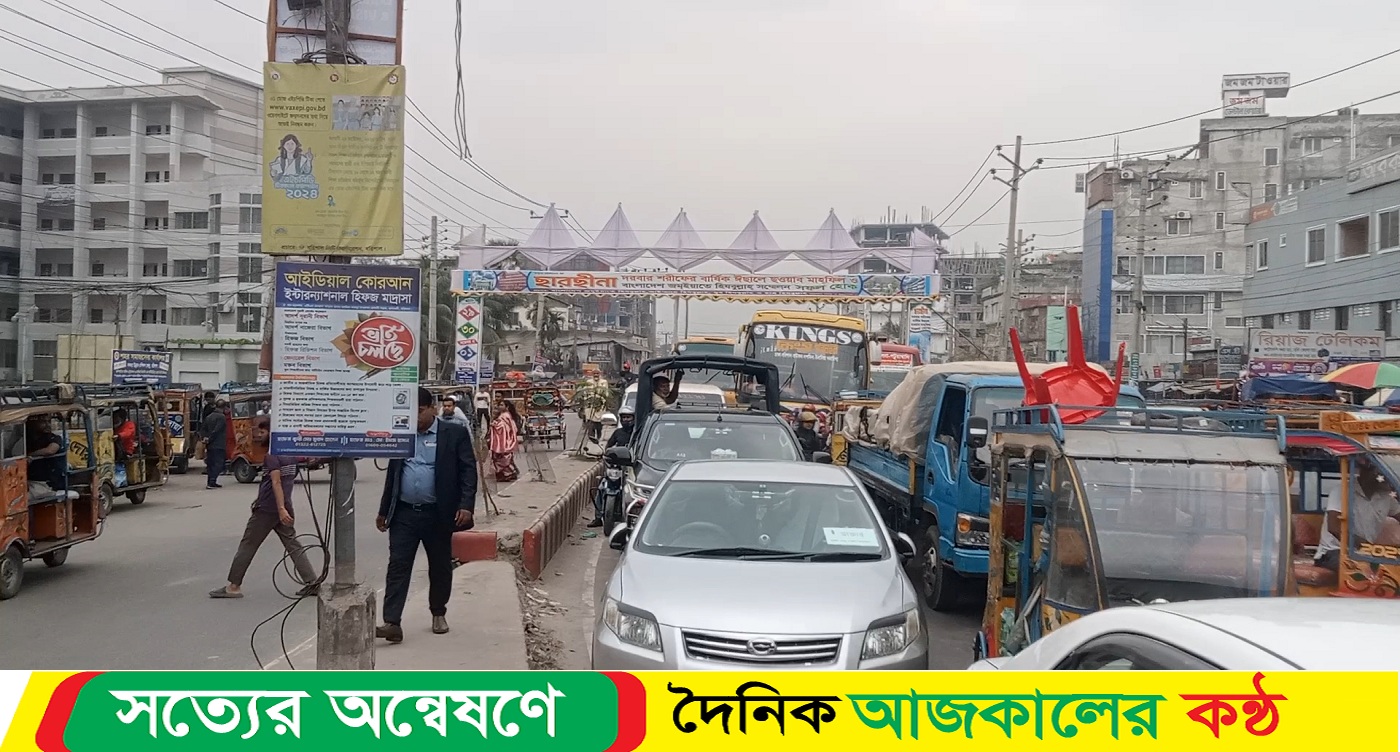 বরিশালে বাস ভাড়া নিয়ে শিক্ষার্থীদের সঙ্গে বাগবিতান্ডার জেরে বাস চলাচল বন্ধ