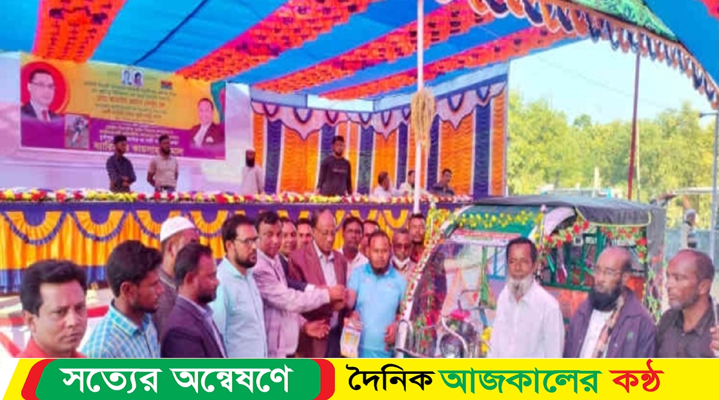 দুর্গাপুরে নির্যাতিত যুবদল নেতা নান্টুকে অটো গাড়ি প্রদান করল বিএনপি