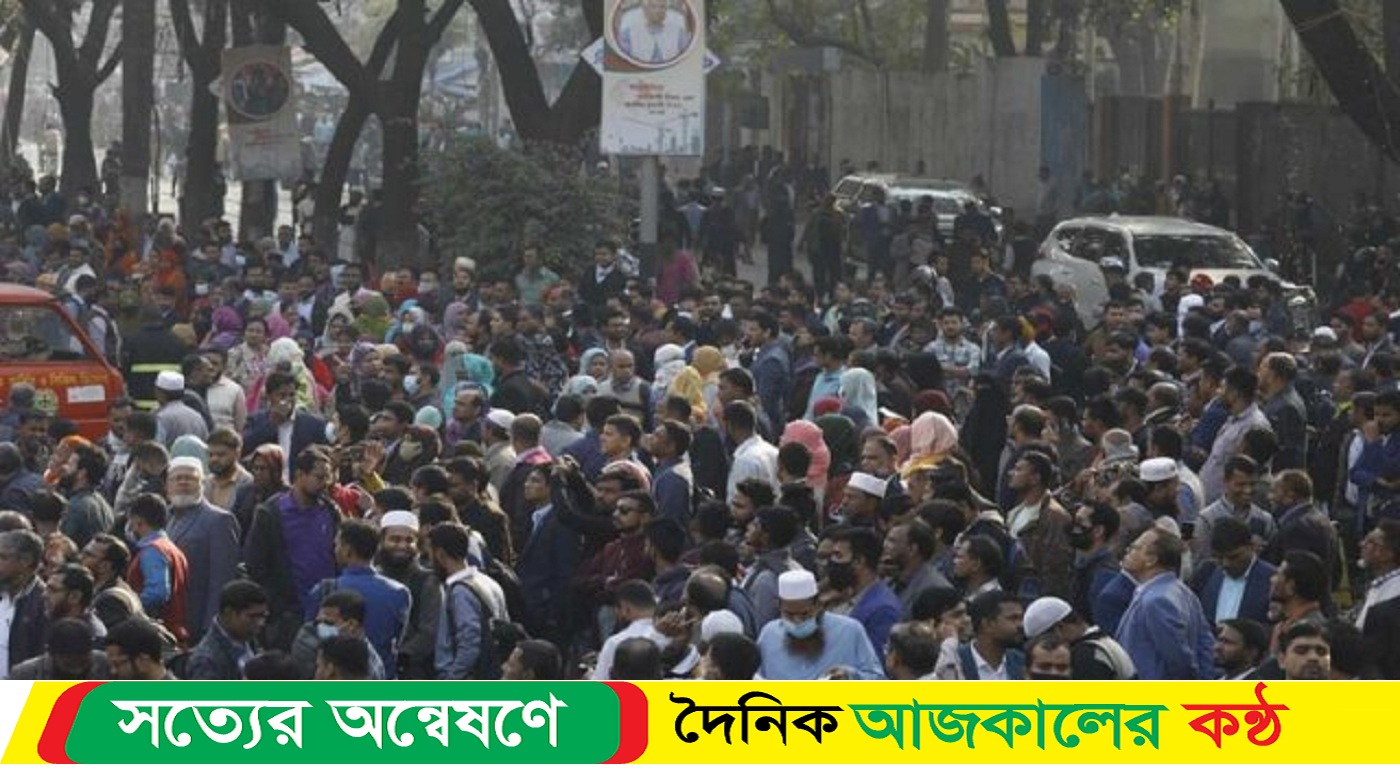 খুলল প্রবেশ পথ, সচিবালয়ে ঢুকছেন কর্মকর্তা-কর্মচারীরা