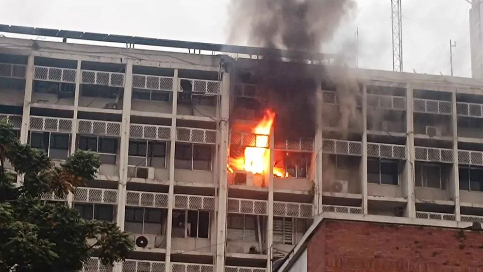 যেখানে চলবে ক্ষতিগ্রস্ত ৫ মন্ত্রণালয়ের কার্যক্রম  : সচিবালয়ে আগুন
