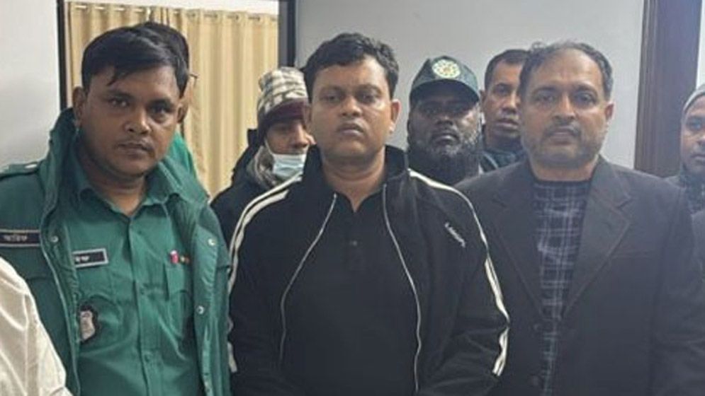 সাবেক মেয়র জাহাঙ্গীরের ক্যাশিয়ার গ্রেফতার