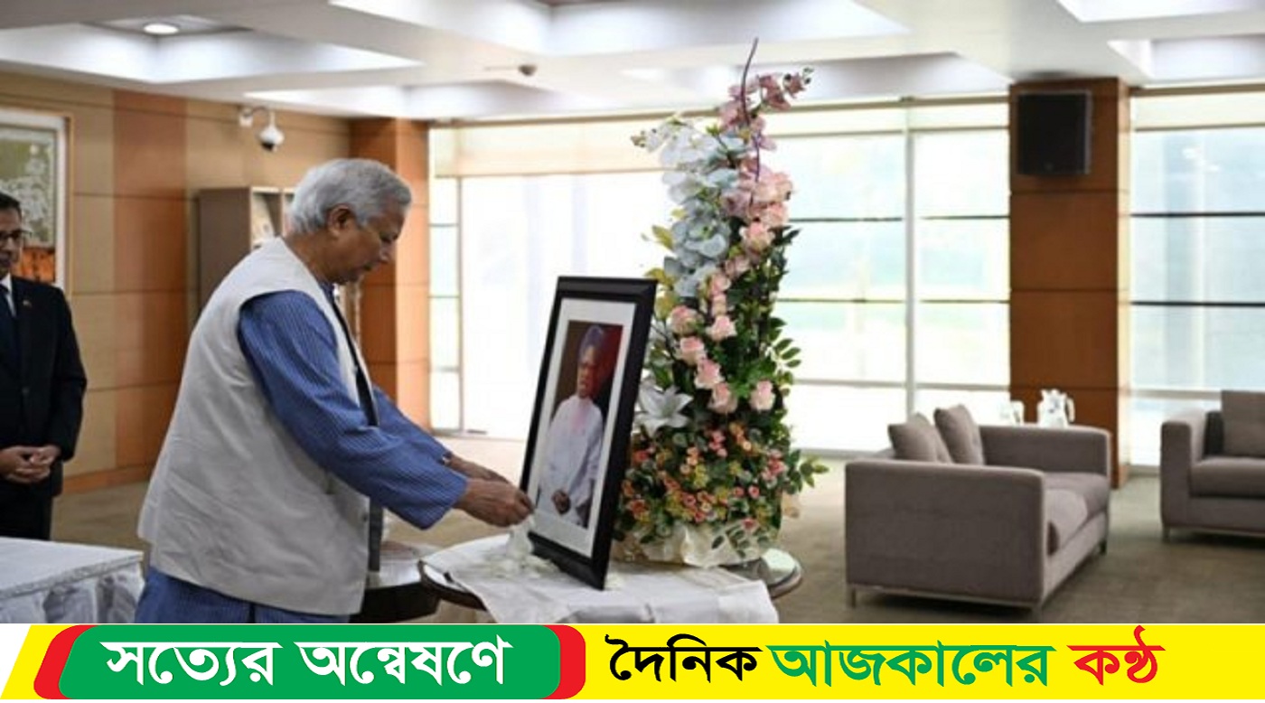 মনমোহন সিংয়ের জন্য খোলা শোক বইতে স্বাক্ষর করলেন প্রধান উপদেষ্টা