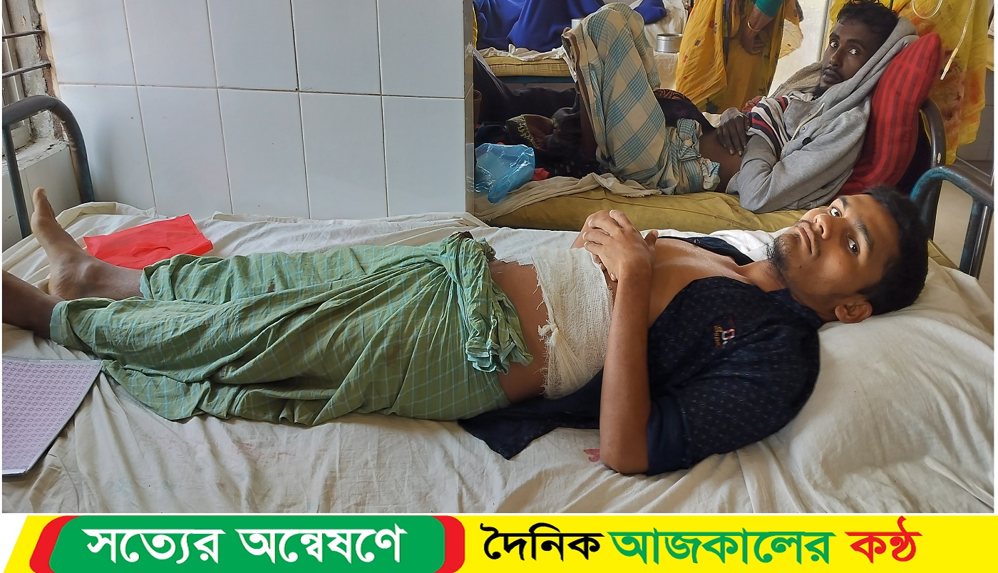 অ্যাকশন মুভি দেখে মানষিক প্রতিবন্ধির নিজের পেটে নিজের ছুরিকাঘাত