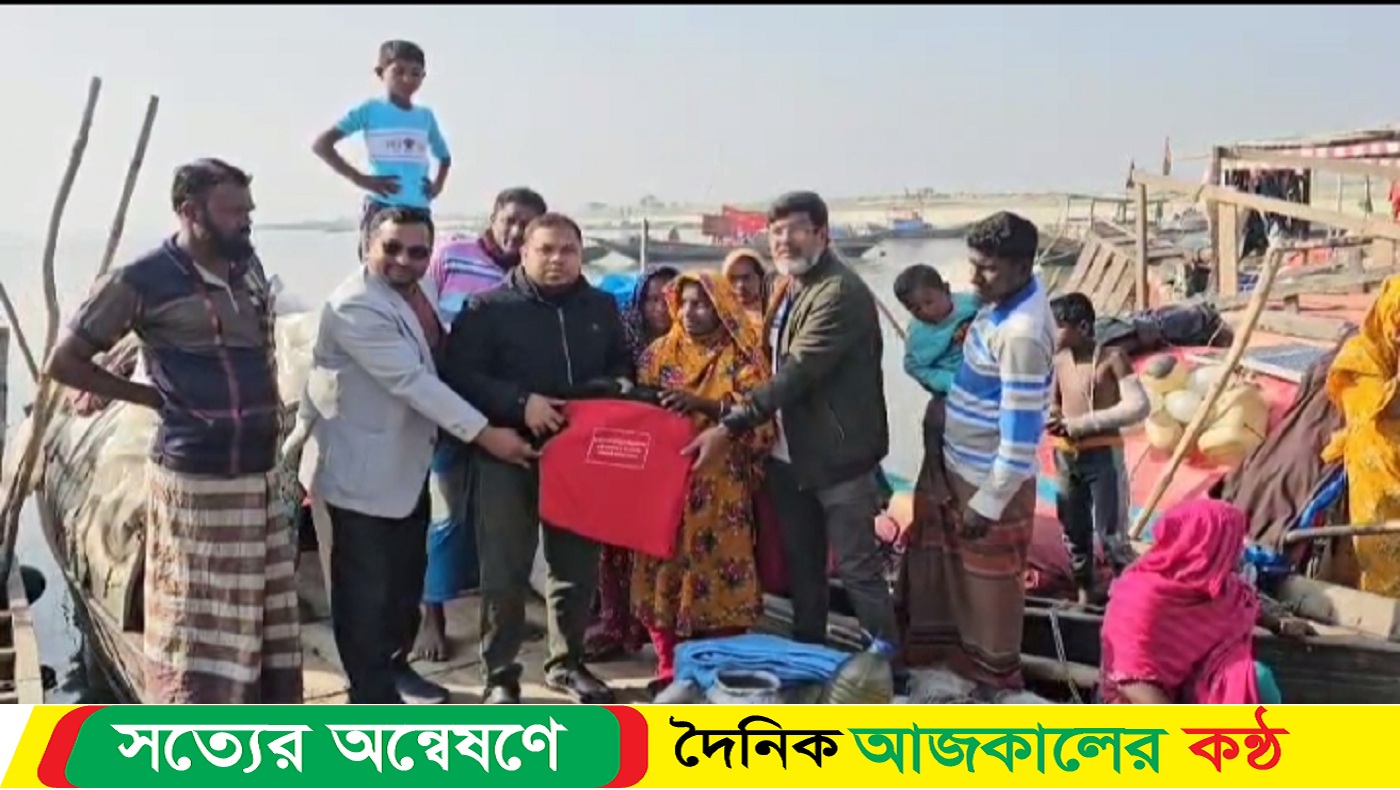 কলাপাড়ায় মানতা সম্প্রদায়ের মাঝে কম্বল বিতরন