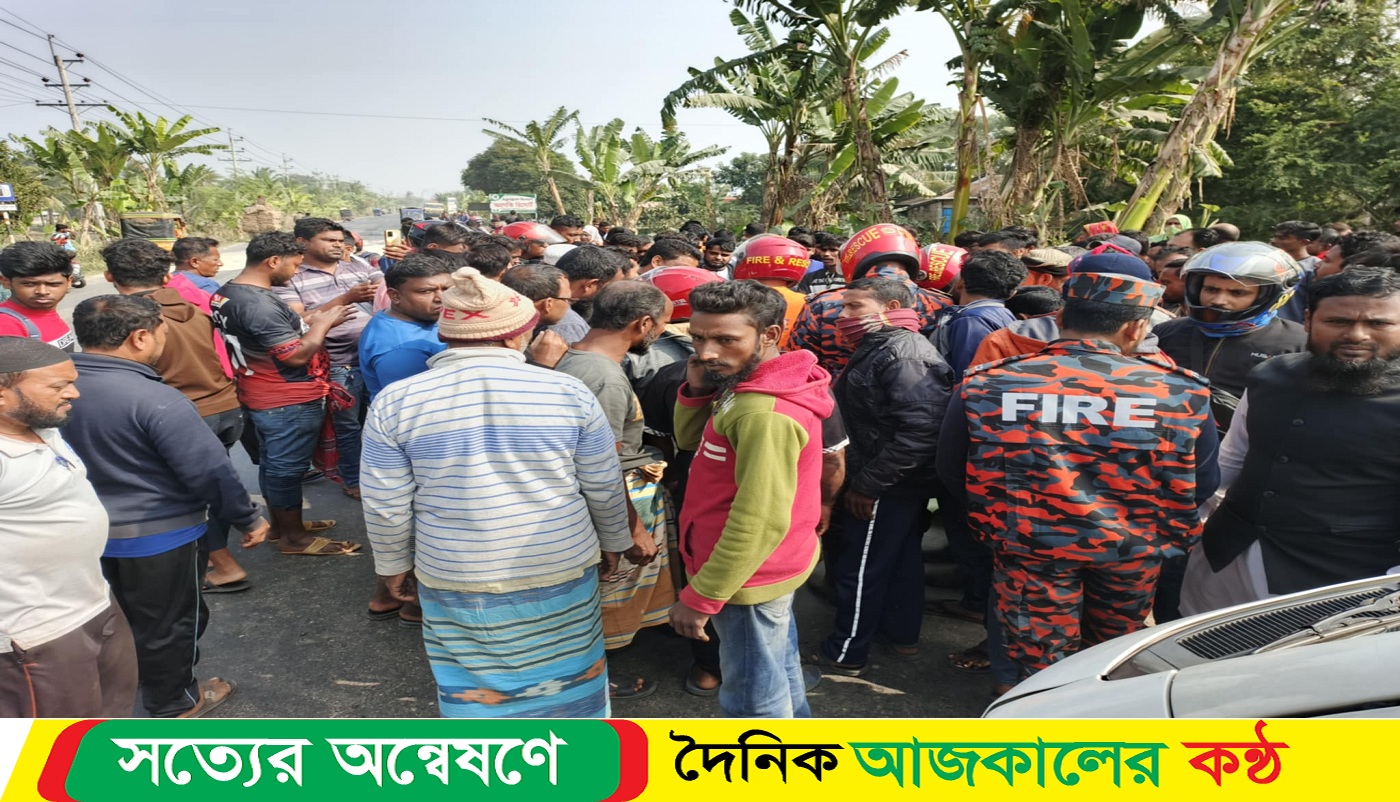 সাতক্ষীরায় বাস চাপায় ভ্যানচালক নি-হত