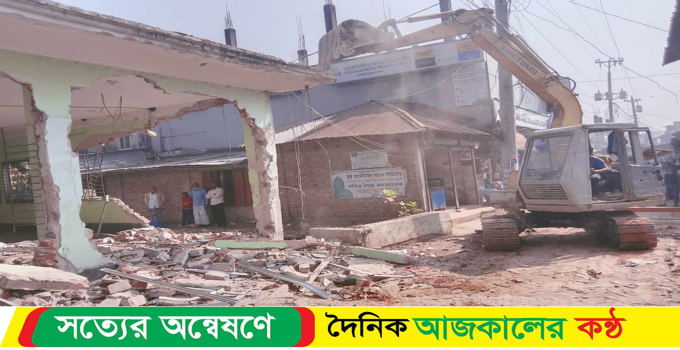 বাউফলে অবৈধ স্থাপনা উচ্ছেদ অভিযান