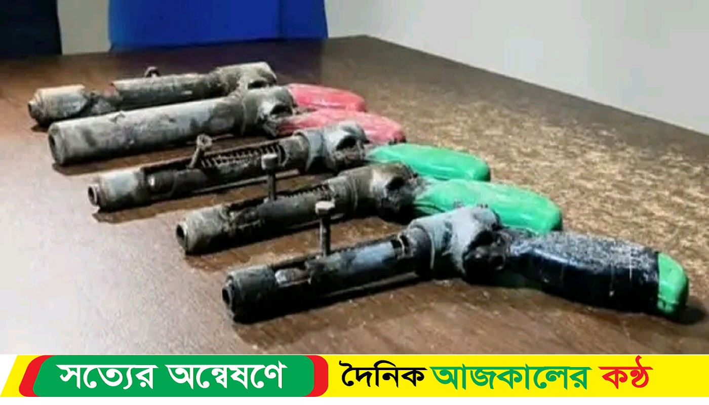 বরিশালে পুকুর থেকে পরিত্যক্ত অবস্থায় ৫ টি পাইপগান উদ্ধার