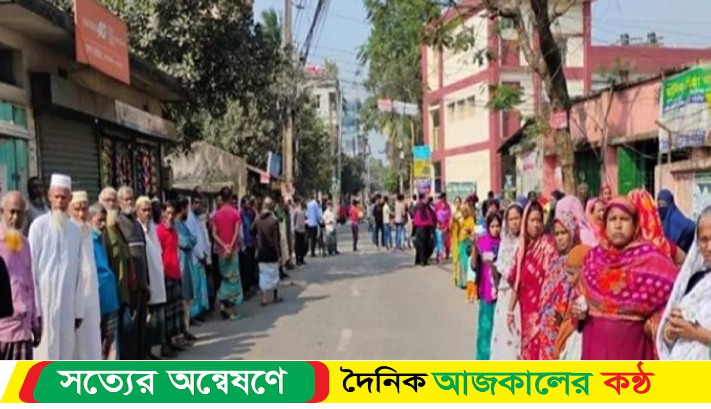 টিসিবি ফ্যামিলি স্মাট কার্ড বিতরণের অনিয়মের অভিযোগ, ভোগান্তিতে নগরবাসী