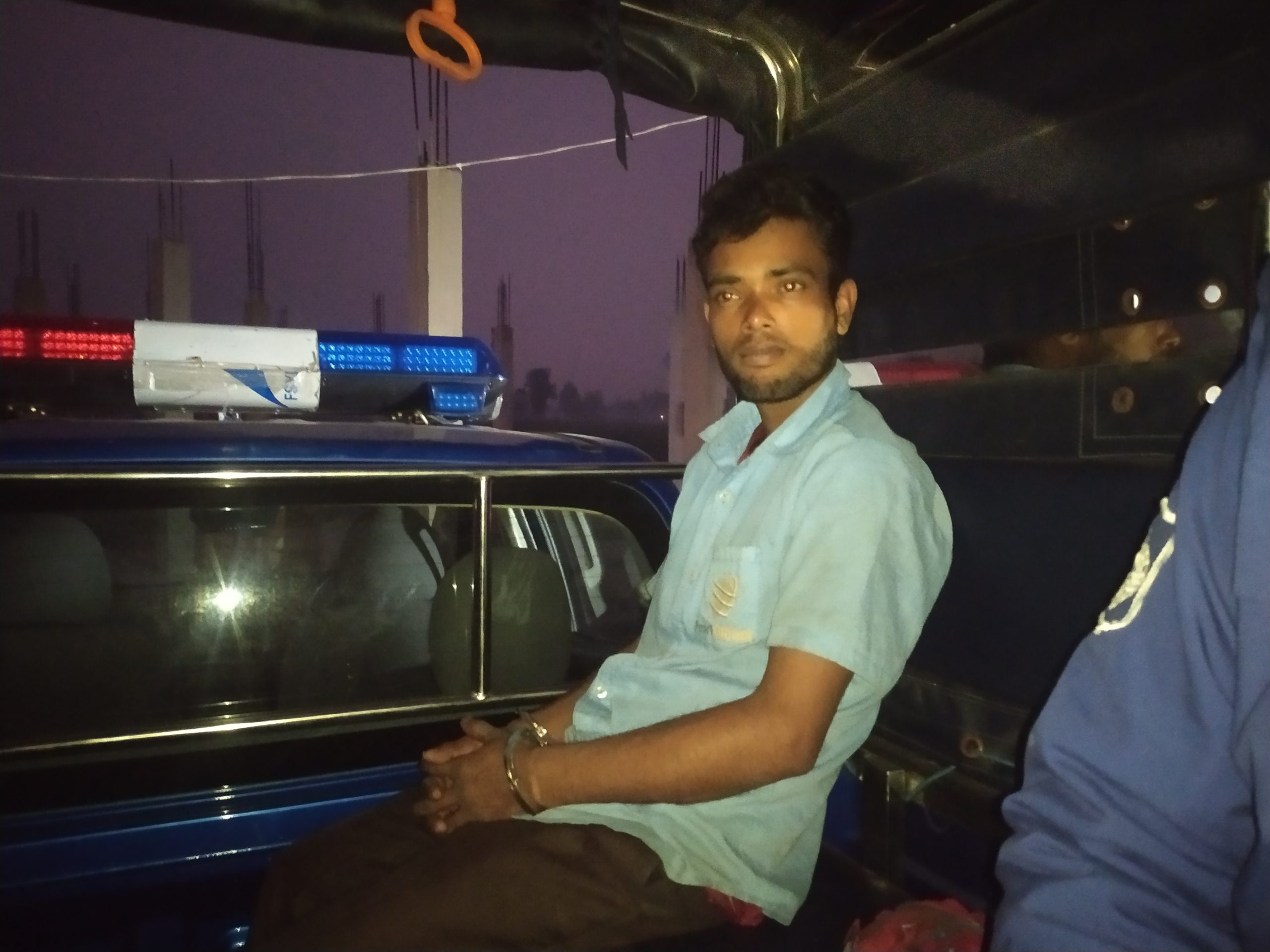 খানসামায় মঞ্জরুল নামে এক মাদকব্যবসায়ী আটক