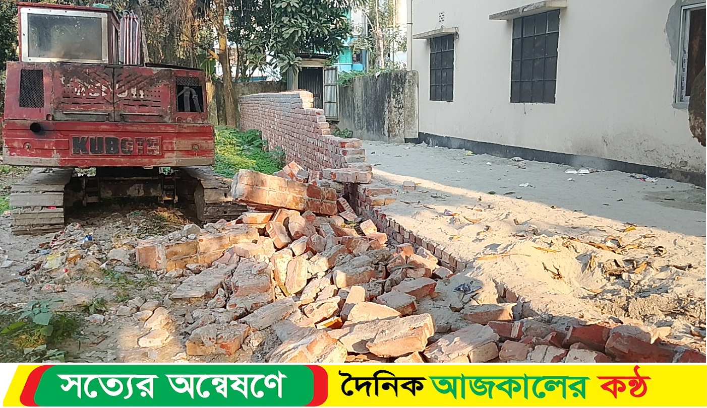 গৌরনদীতে রাতের অন্ধকারে শারমিন ক্লিনিকের ওয়াল ভাংচুর