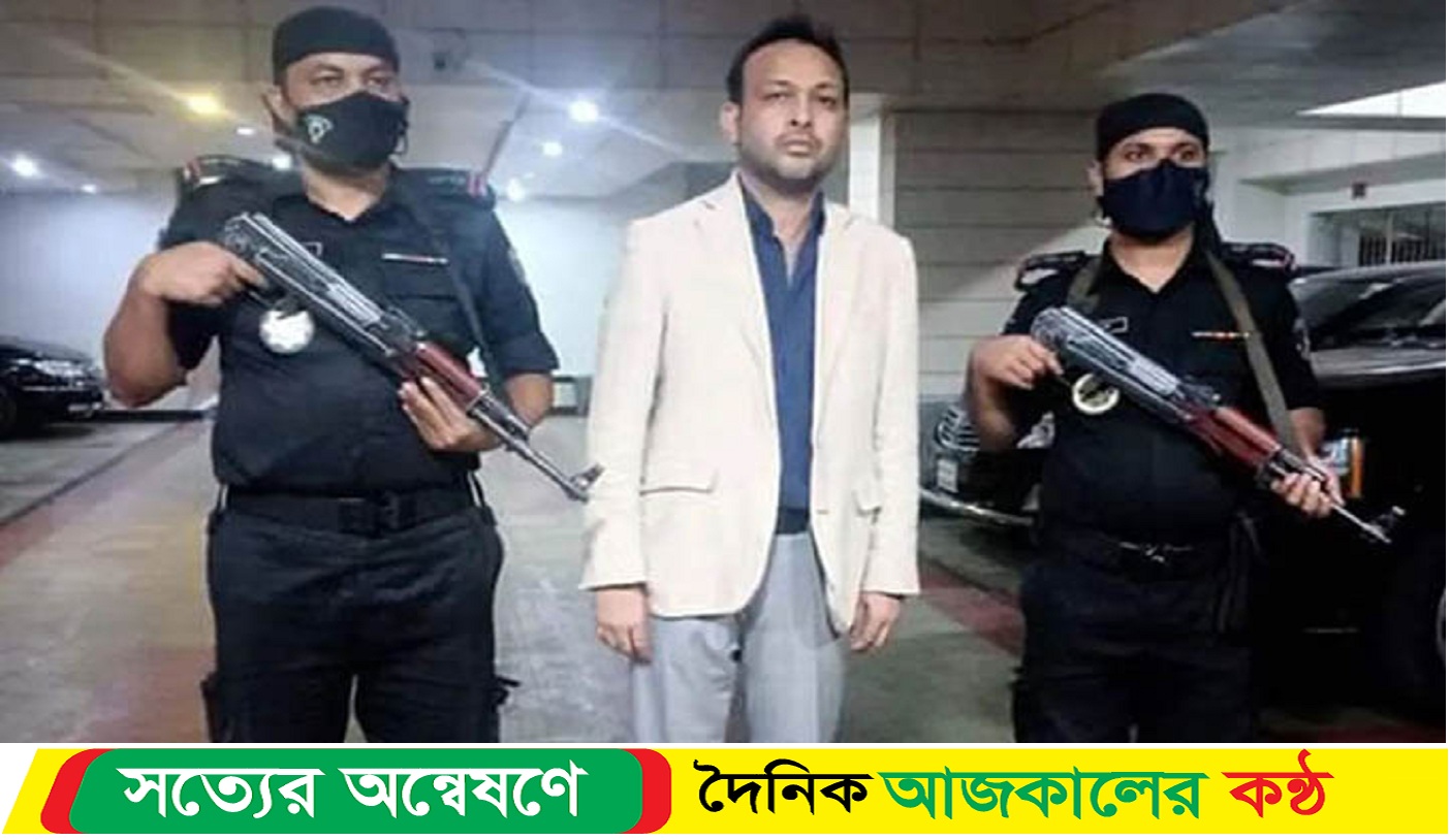 সাবেক এমপি ইয়াহইয়া চৌধুরী এহিয়াকে আটক করে পুলিশে দেয় ছাত্র-জনতা।
