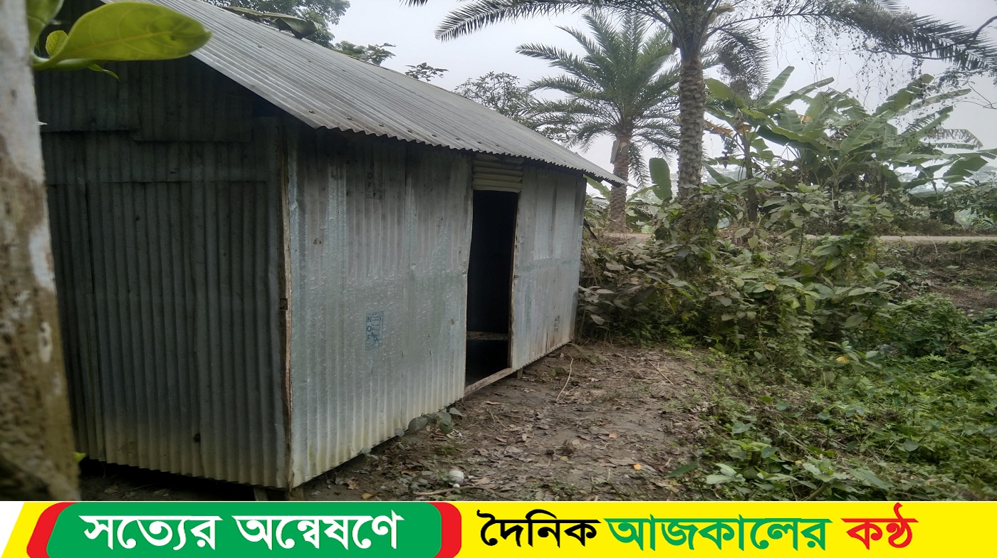জমি বিরোধের জের ধরে পরিত্যক্তঘর পুড়িয়ে দেওয়ার অভিযোগ উঠেছে প্রতিপক্ষের বিরুদ্ধে