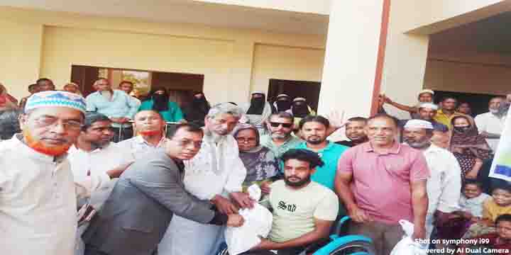 ভেদরগঞ্জ অসহায় ও দুঃস্থ, গরিব ৩০০ পরিবারের মাঝে ঈদ সামগ্রী বিতরণ : হাবিবুর রহমান