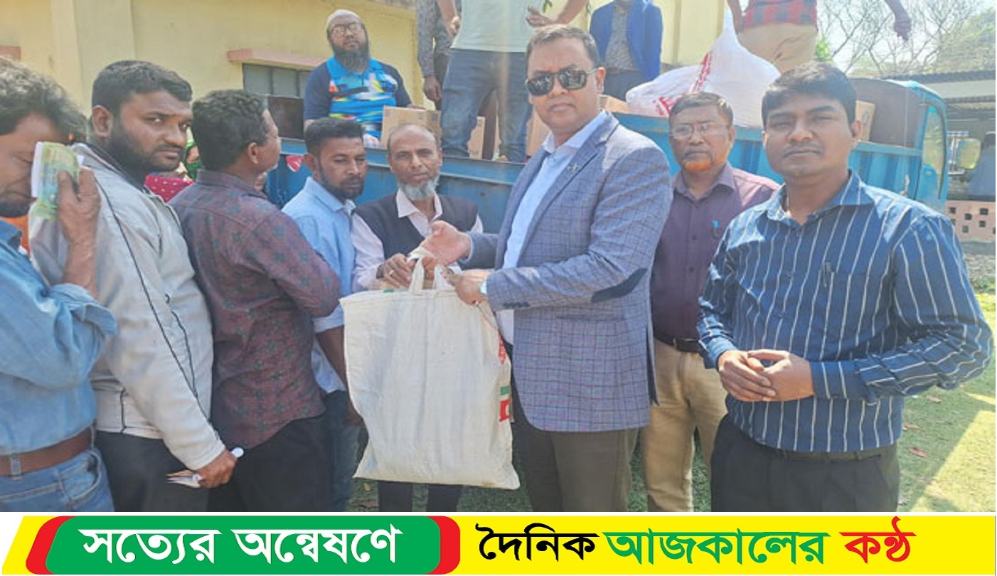 নওগাঁয় ট্রাকসেলে টিসিবি’র পণ্য বিক্রি শুরু