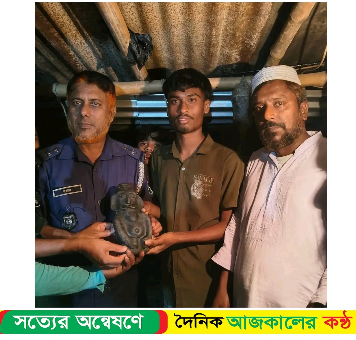 নওগাঁর কাসুন্দায় কষ্টি পাথরের মূর্তি উদ্ধার