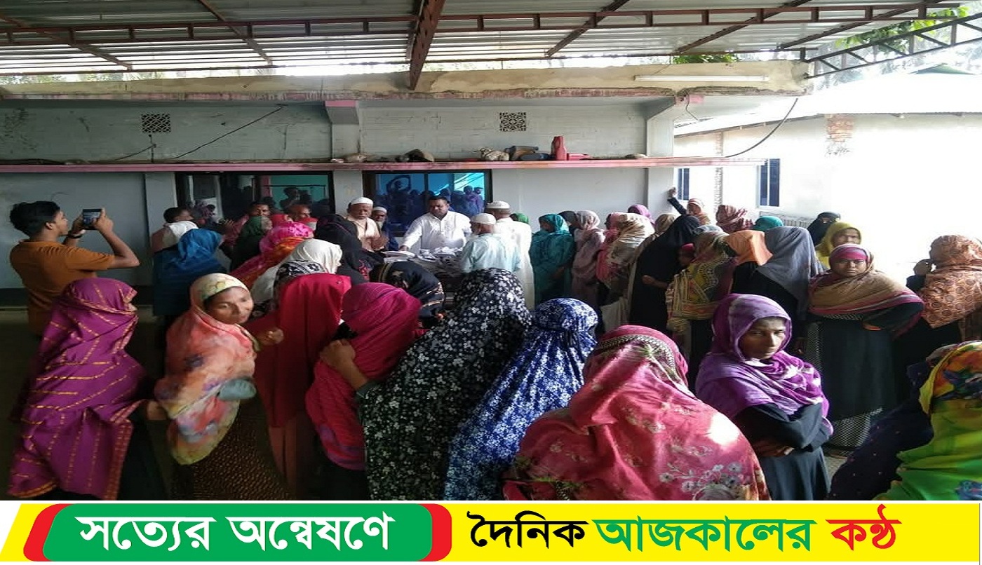 ঈদ উপলক্ষে গরীব ও দুস্থদের মাঝে ঈদ সামগ্রী তুলেদেন খুইল্যা মিয়া ফাউন্ডেশনের চেয়ারম্যান ইউনুস মিয়া
