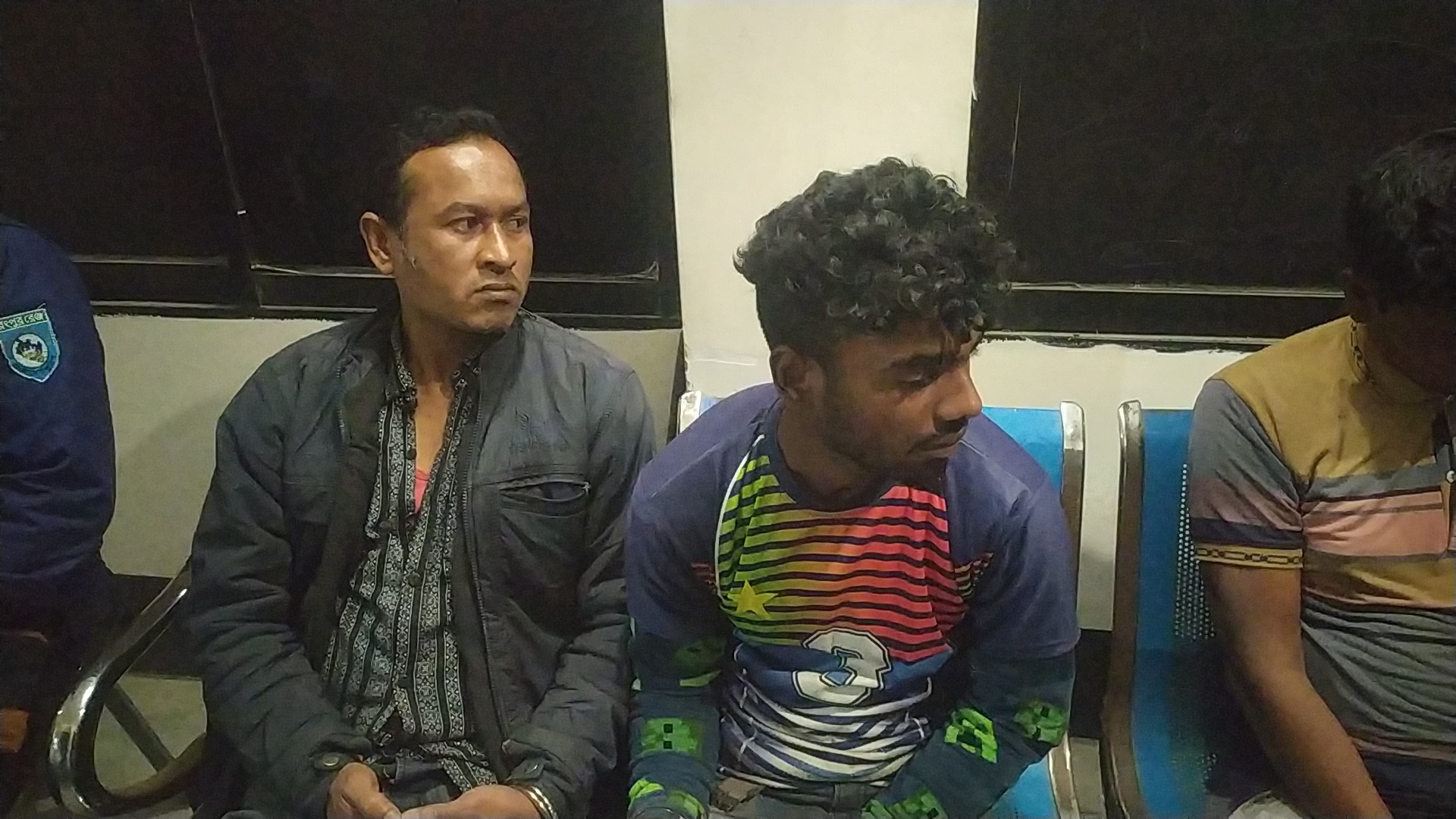 খানসামা সুবর্ণ খুলী আদিবাসী পাড়ায় দেশীয় মদ সহ আটক ৩