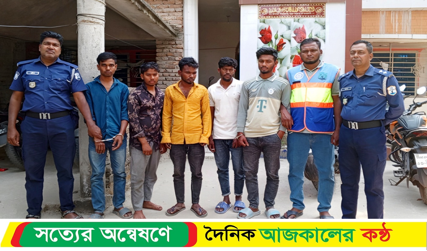 নৌযান থেকে চাঁদাবাজি করার সময় চাঁ*দাবাজ চক্রের ৫ সদস্যকে আ*টক