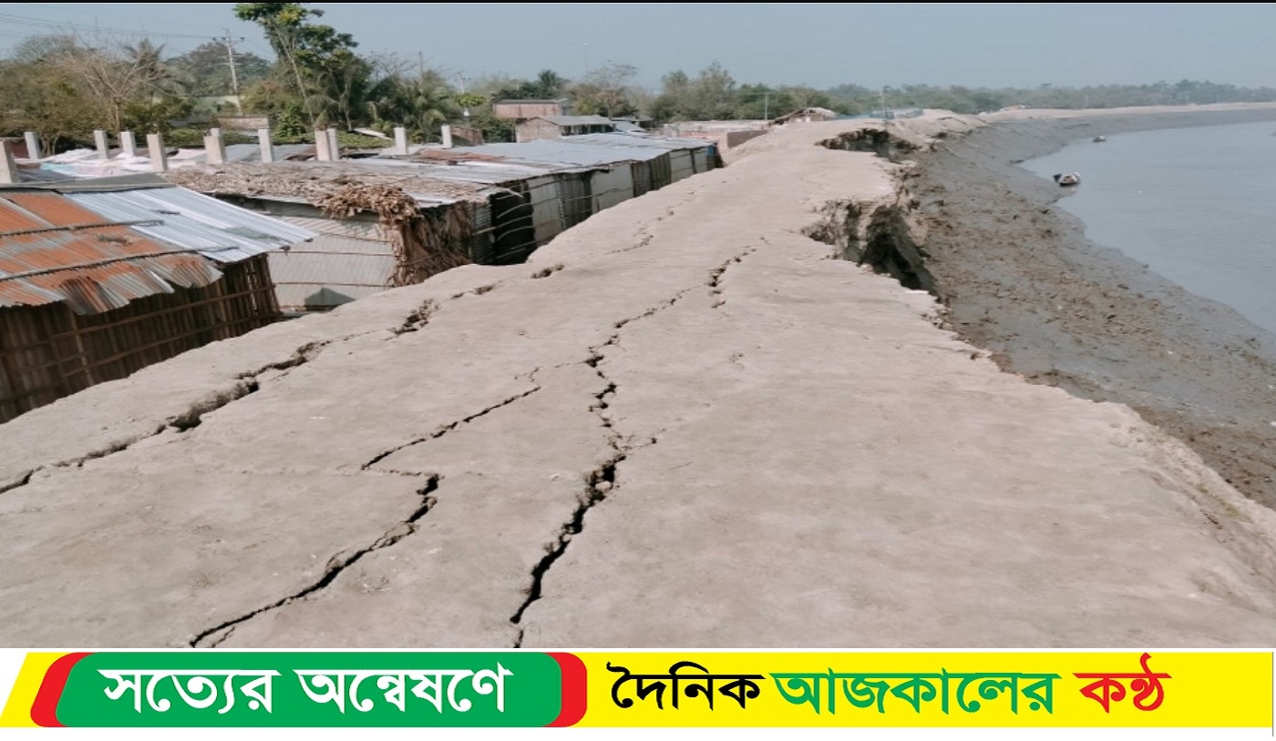 সাতক্ষীরার আশাশুনিতে পানি উন্নয়ন বোর্ডের বেঁড়িবাধে ভয়াবহ ভাঙন, আতঙ্কে এলাকাবাসী