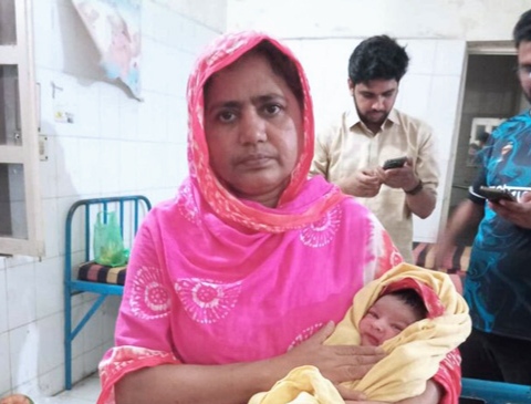 নওগাঁয় ঈদের ছুটিতেও মা ও শিশু কল্যাণ কেন্দ্রে মিলছে সেবা