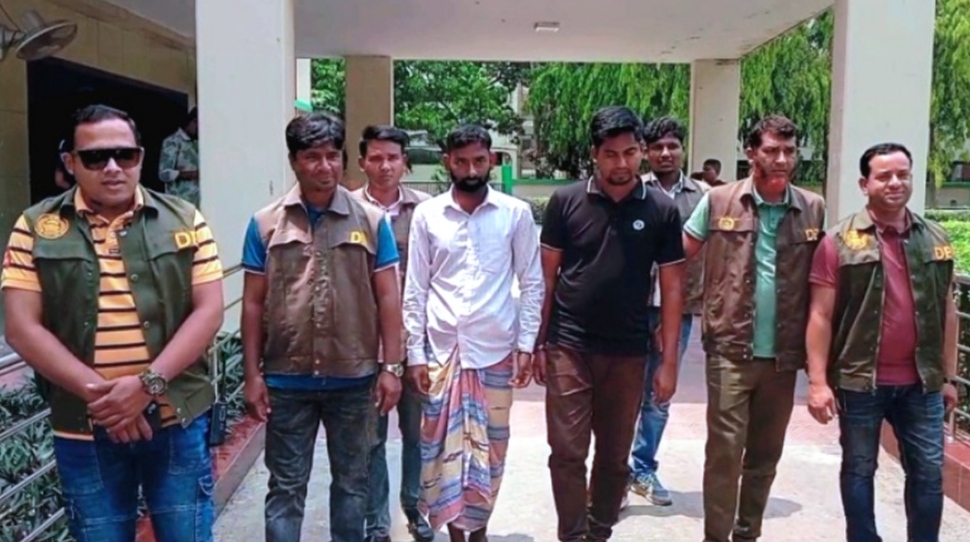 নওগাঁয় কনস্টেবল নিয়োগের নামে প্রতারণা; বিজিবি সদস্যসহ আটক ০২