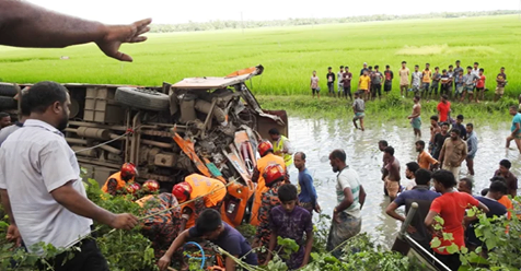 রাতে গাছে উঠে অজ্ঞান হয়ে পড়া যুবক ফায়ার সার্ভিসের সহায়তায় উদ্ধার