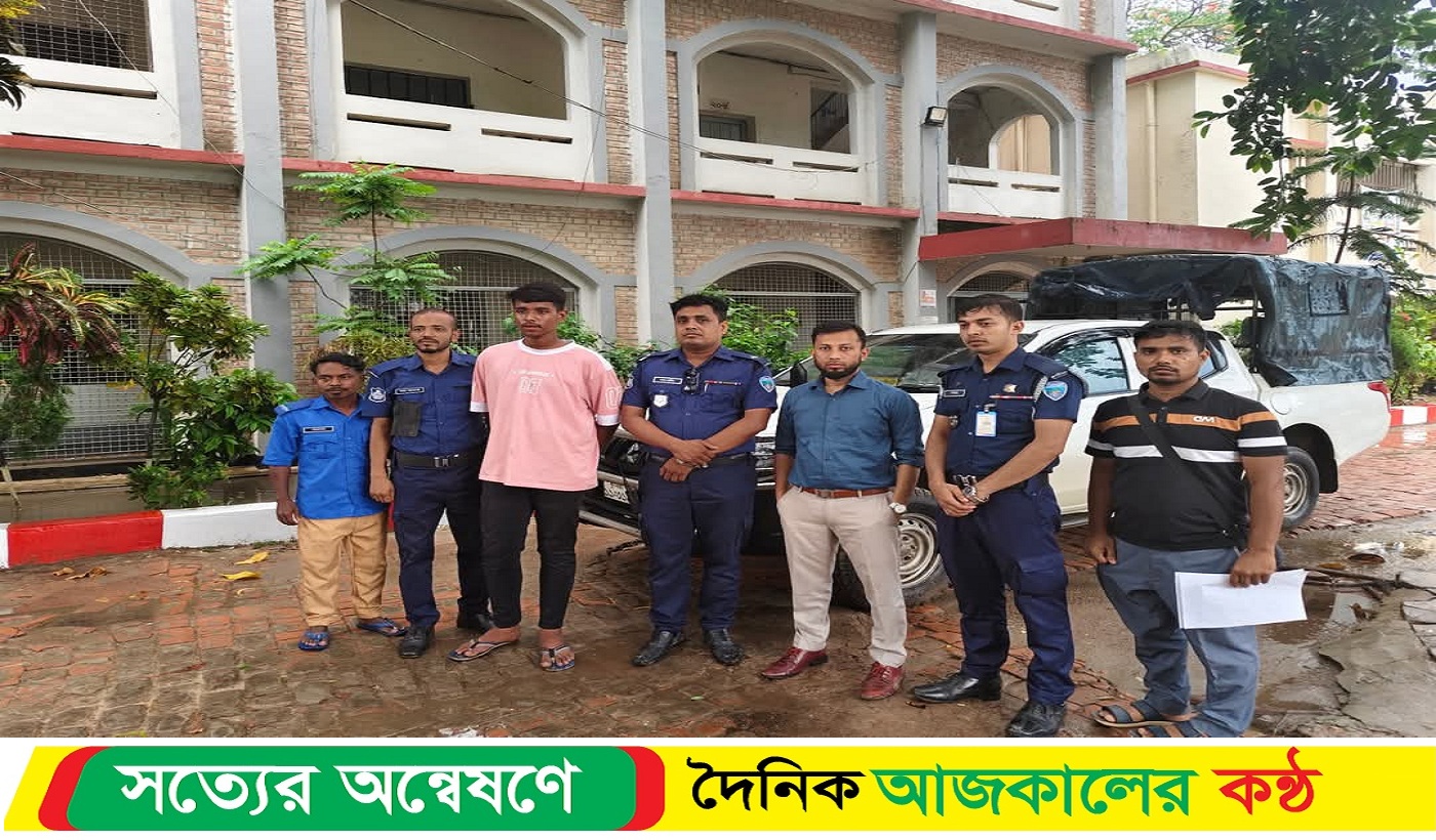 SSC পরীক্ষায় অসদুপায় অবলম্বন করে বাহির থেকে নকল সরবরাহকালে তারেক নামের একজন আটক