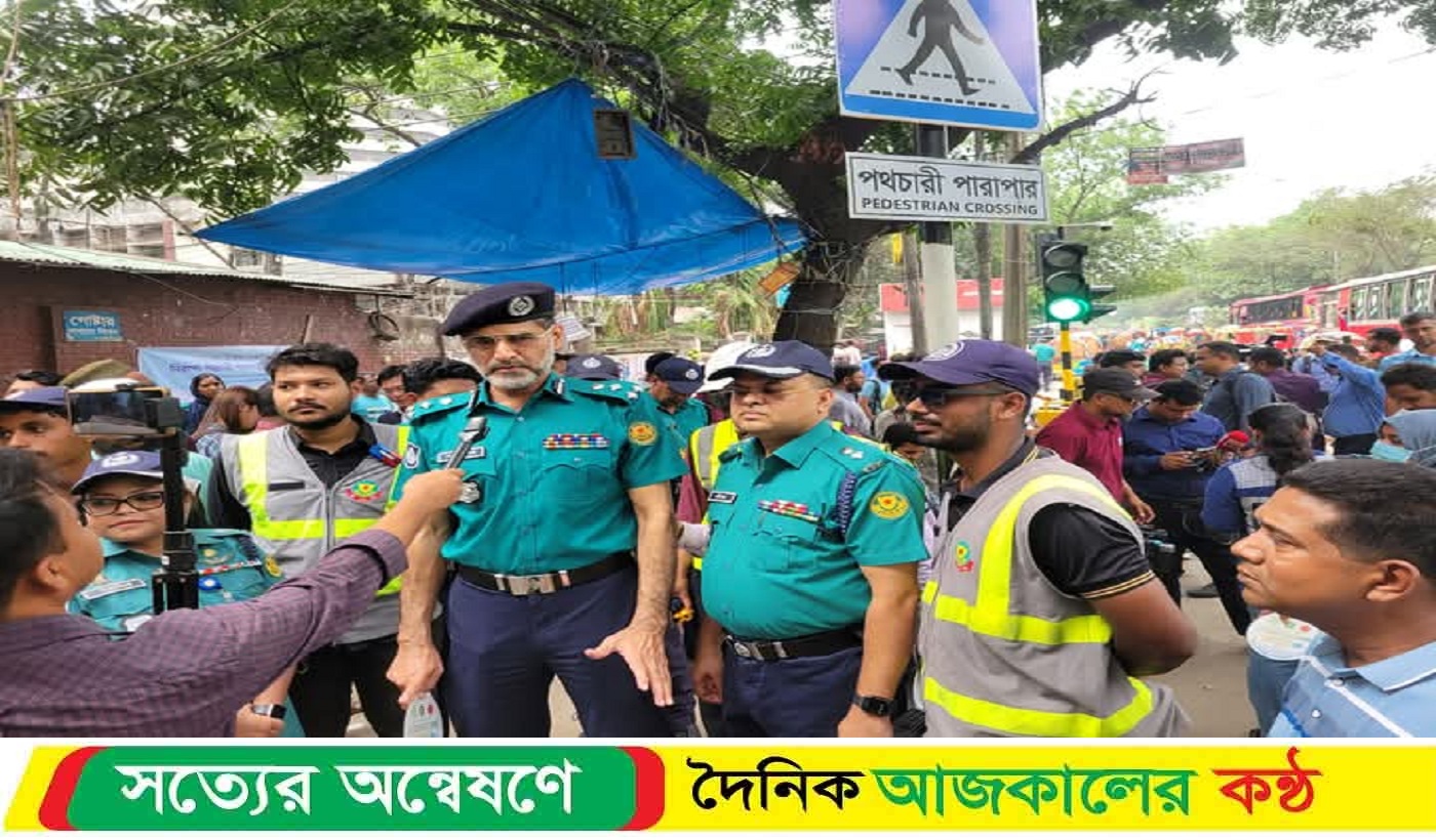 মিরপুর কলেজ এলাকায় নিরাপদে পথচারী পারারের জন্য জেব্রা ক্রসিং এ সিগনাল লাইট স্থাপন