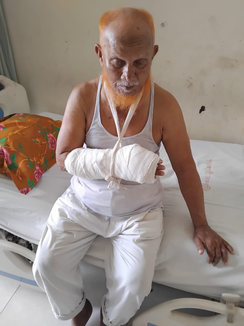 শরীয়তপুরের ভেদরগঞ্জে জমি নিয়ে বিরোধের জের ধরে মুক্তিযোদ্ধাকে পিটিয়ে আহত