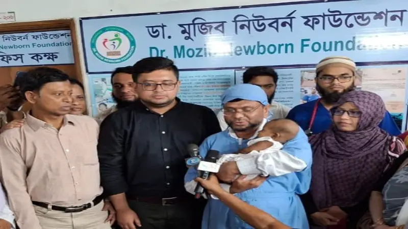 ডাস্টবিন থেকে কুড়িয়ে পাওয়া নবজাতক শিশু পেলো মায়ের কোল