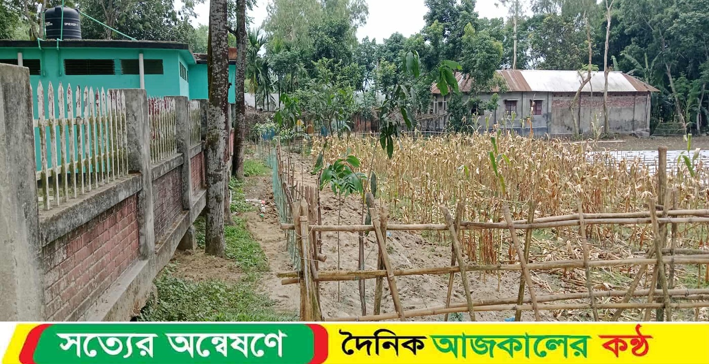 খানসামায় জমি বিক্রির পর রাস্তা বন্ধ, বাড়ি থেকে অবরুদ্ধ পরিবার