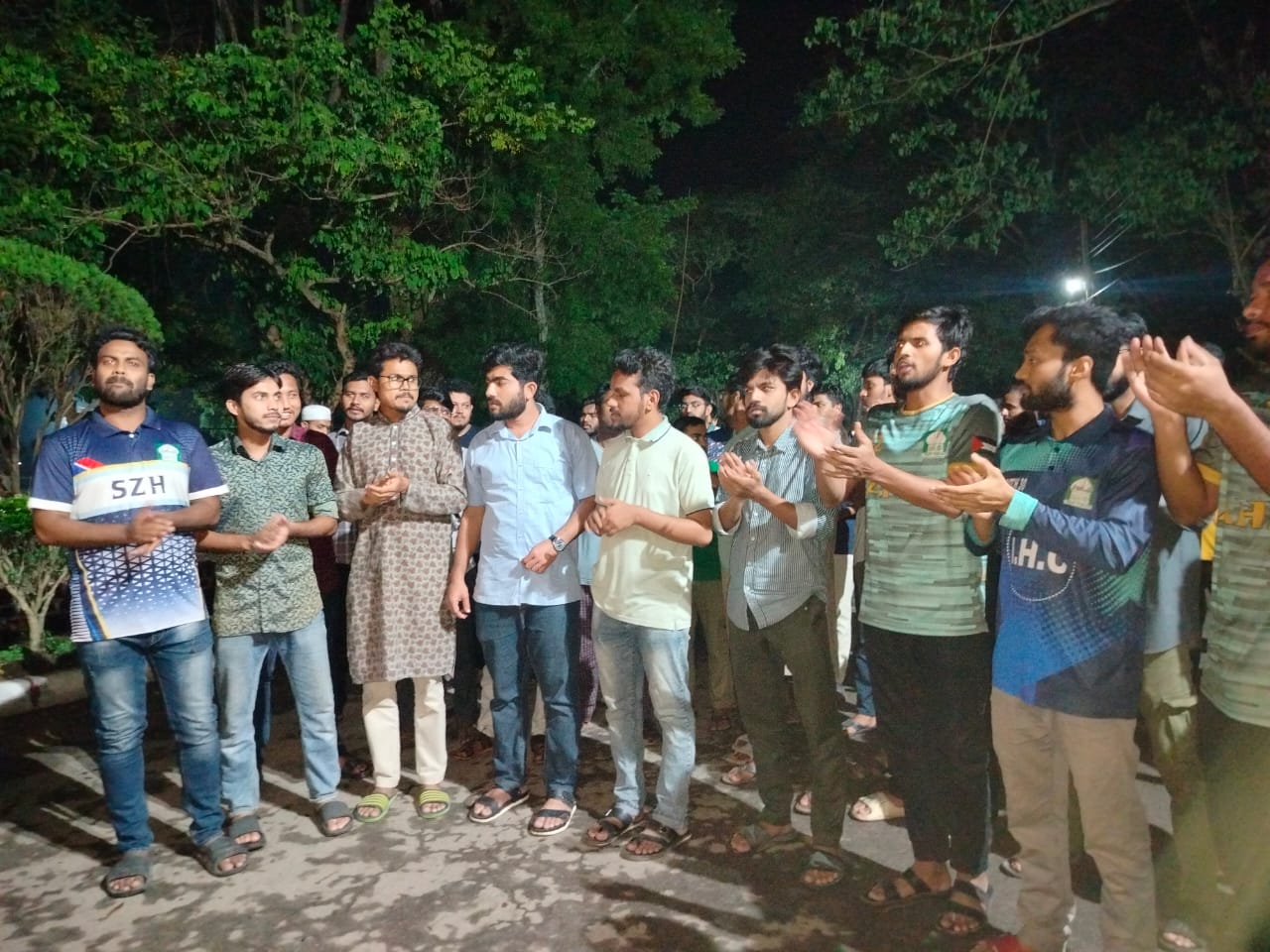 গাজীপুরে হাসনাত আব্দুল্লাহর গাড়িতে হামলা, প্রতিবাদে উত্তাল ইবি