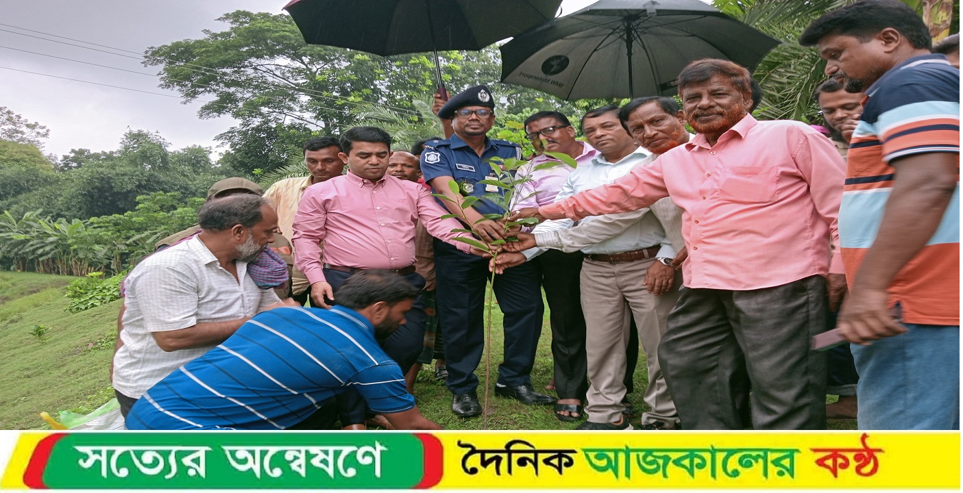 কালীগঞ্জে সামাজিক বনায়ন কর্মসূচির উদ্বোধন