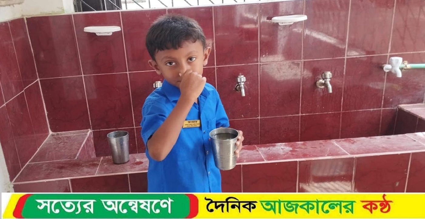 কালীগঞ্জে প্রাথমিক বিদ্যালয়ে শিক্ষক শিক্ষার্থীরা দূর্গন্ধ পানি খাচ্ছে