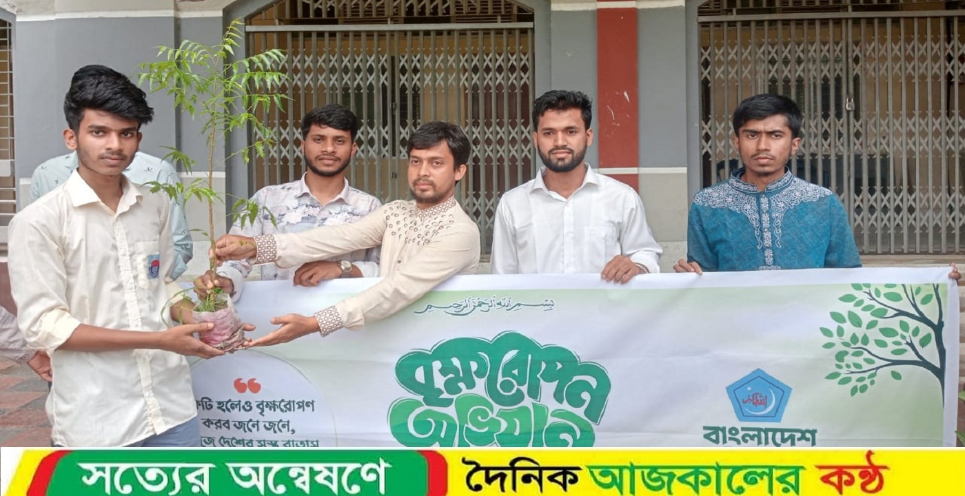রায়পুর সরকারি কলেজে ছাত্রশিবিরের বৃক্ষরোপণ কর্মসূচি