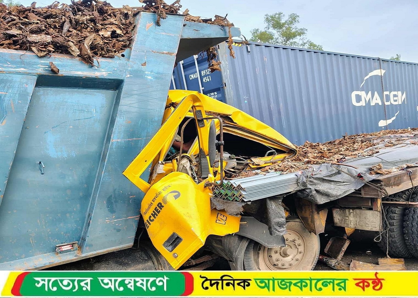 মিরসরাইয়ে ড্রাম ট্রাক-লরির সংঘর্ষে নিহত ২