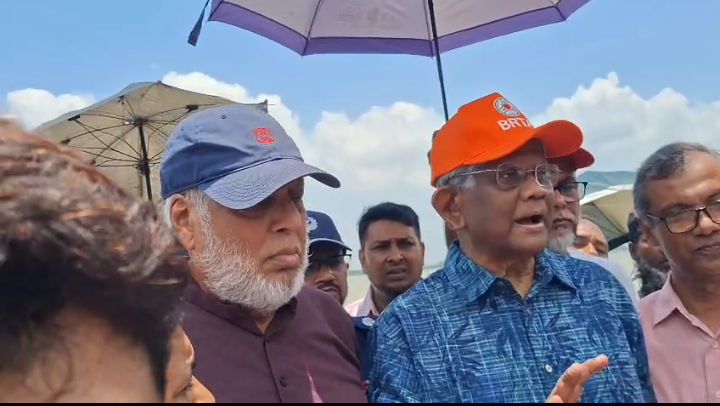 পদ্মা সেতুর বাঁধে ভাঙ্গন পরিদর্শনে দুই উপদেষ্টা