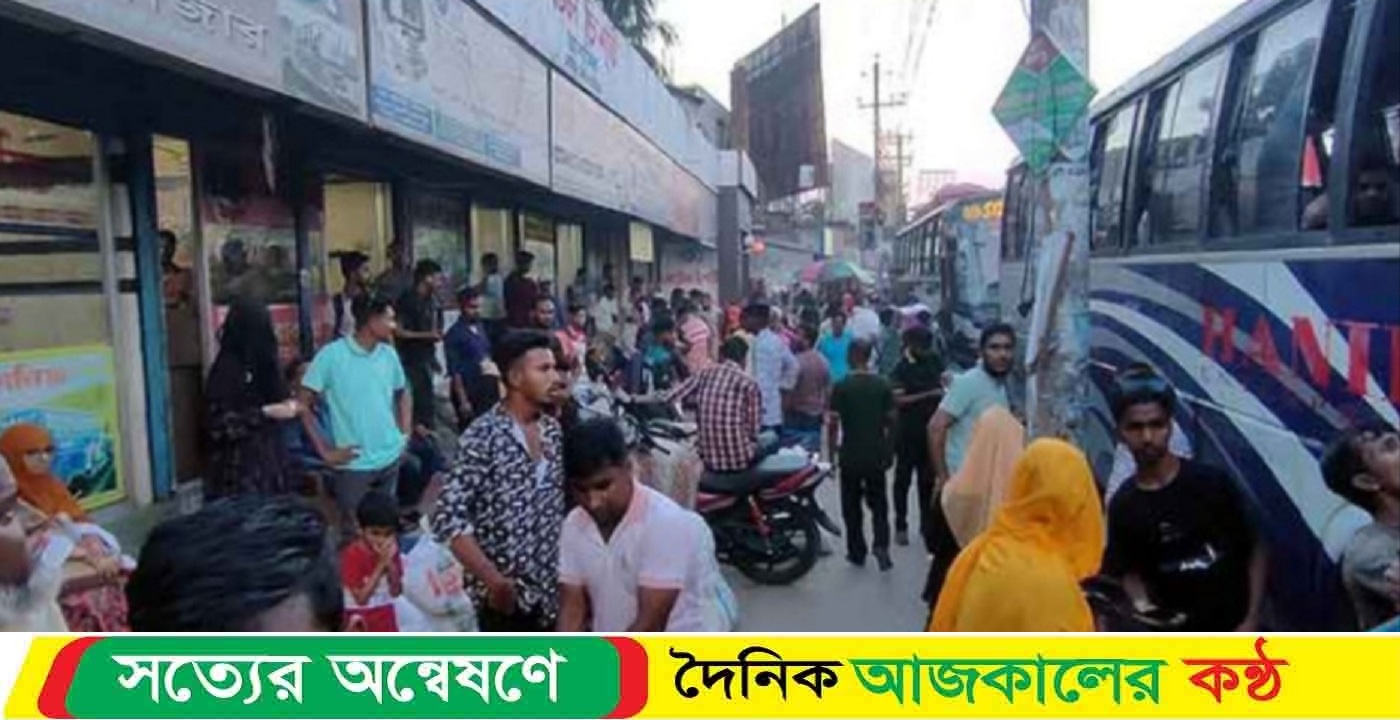 নওগাঁয় প্রশাসনের তৎপরতায় ন্যায্য ভাড়ায় ঢাকায় ফিরছেন যাত্রীরা