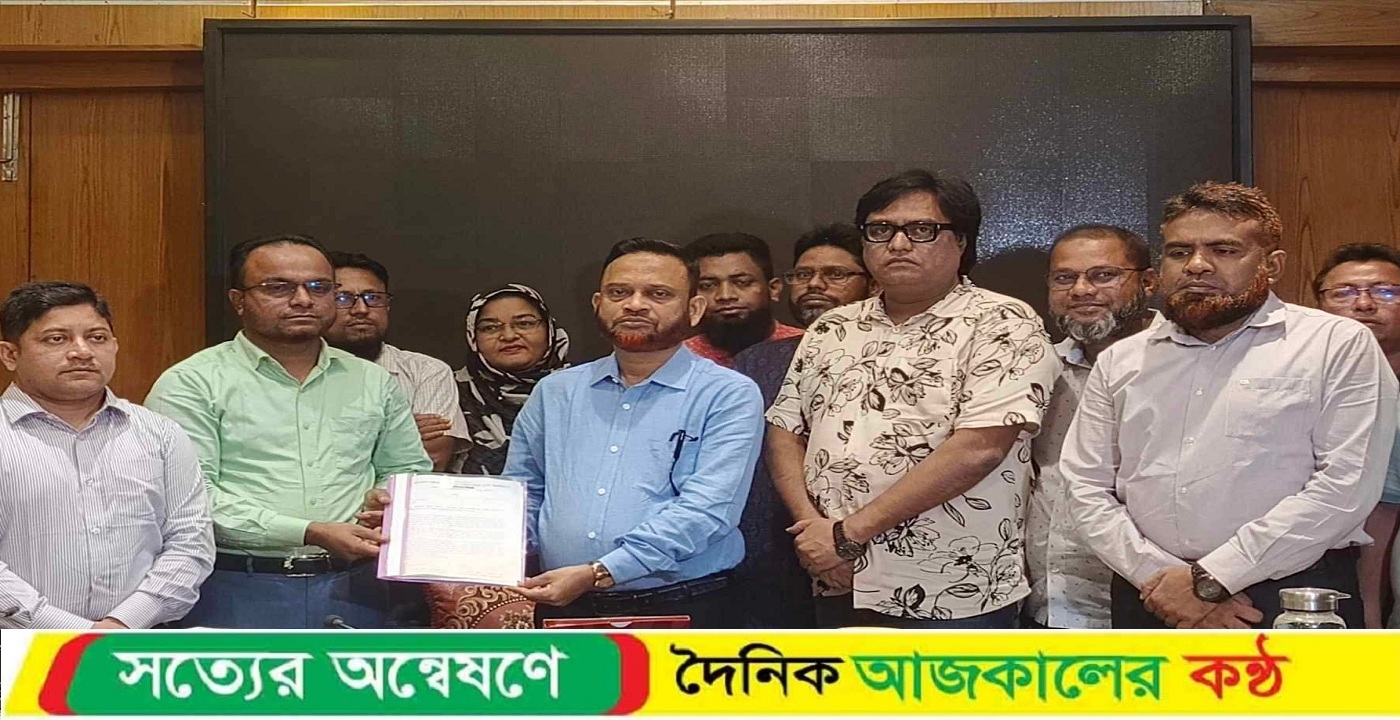 চাঁদাবাজি বন্ধের দাবিতে ক্লিনিক মালিকদের স্মারকলিপি প্রদান